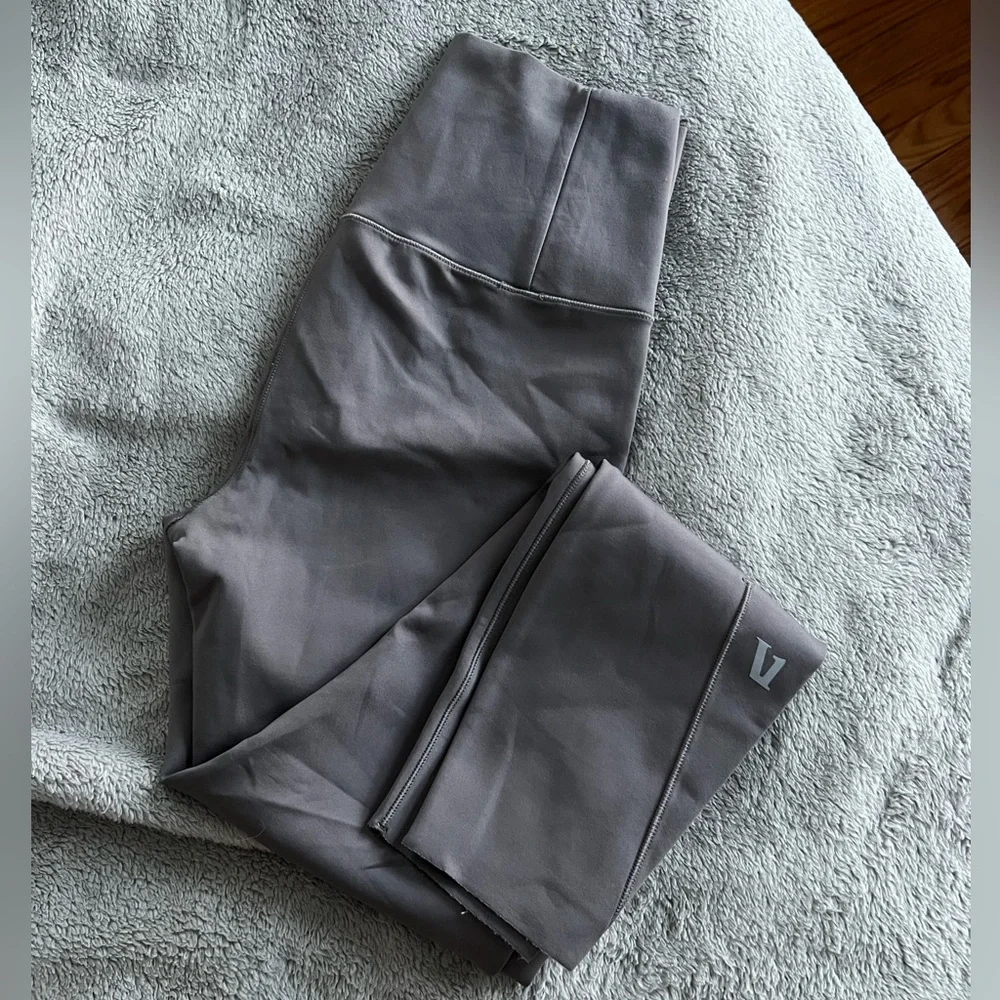 Vuori Women’s Evolve Smoke Gray Leggings Small - Picture 2 of 5